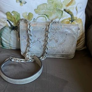 EUC silver chain crossbody / shoulder bag